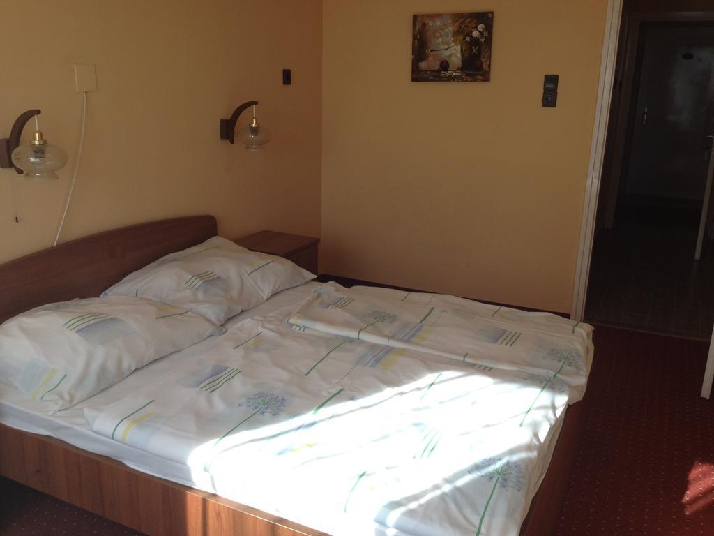 Hotel Family Balatonföldvár Chambre photo