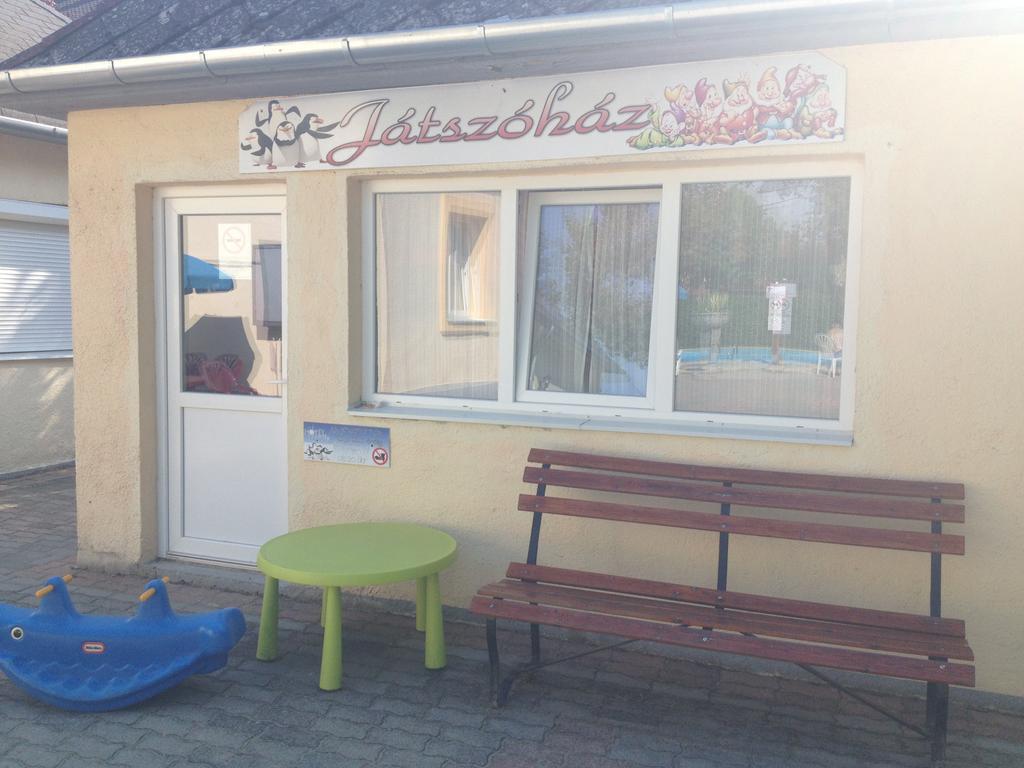 Hotel Family Balatonföldvár Extérieur photo